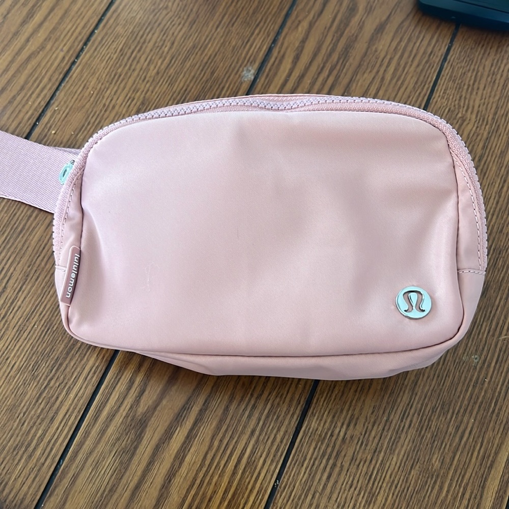 Brand new lululemon belt bag